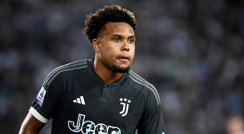 Fenerbahçe'de orta sahaya takviye yapması beklenen Jose Mourinho'nun, Juventus'ta oynayan 25 yaşındaki ABD'li Weston McKennie'yi istediği öne sürüldü. (AKŞAM)