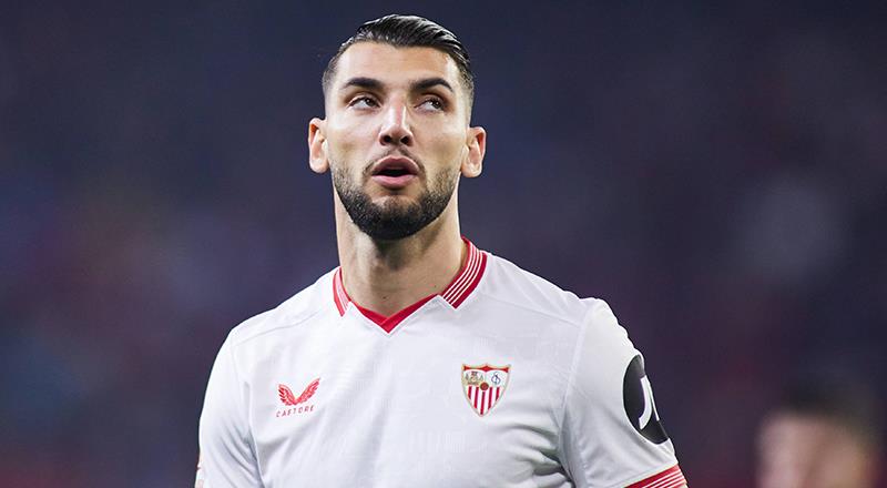 Trabzonspor'un transfer gündemini meşgul eden Rafa Mir cephesinde sıcak gelişmeler yaşanmaya devam ediyor. Sevilla'dan ayrılığı kesinşleşen oyuncunun Valencia ile görüşmeleri de olumsuz sonuçlandı ve Trabzonspor devreye girdi. (FANATİK)