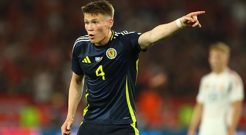 Orta saha transferinde liste başı isimlerden olan Scott McTominay ile görüşmeler devam ediyor. Manchester United'dan ayrılmayı düşünen 27 yaşındaki İskoç oyuncu, Galatasaray'ın ilgisine olumlu yaklaşıyor. (FOTOMAÇ)